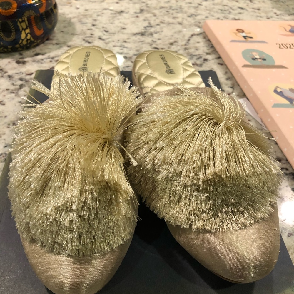Birdies champagne Women’s Pom Pom slides - Size 8